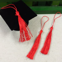 idea decorazione cappello di laurea tocco nero portaconfetti con nappina rossa di cordino fiocco uso fai da te bomboniere segnalibro