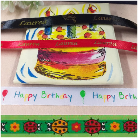 nastri tessuto raso tela stoffa stampati scritta Happy Birthday buon compleanno disegnati fantasia coccinelle dedica laurea dorata fondo rosso nero