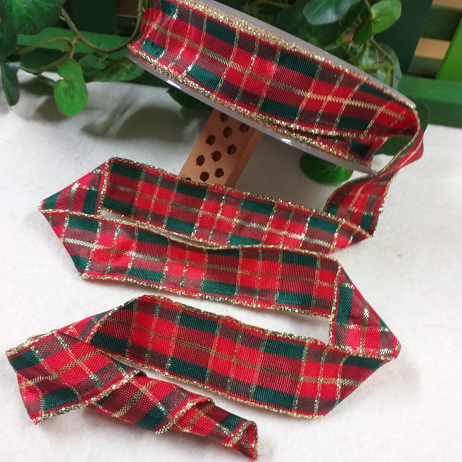come arricciare nastrino con ferretto classico rosso verde oro scozzese nastro tartan quadretti con bordo rinforzato per fiocchi coccarde addobbi decorazioni albero di Natale
