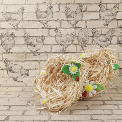 vetrina shop tris di nidi finti artificiali di paglia rafia di legno applicazioni fiori margherite stoffa feltro coccinelle portafortuna uso centrotavola decorazioni addobbi albero pasquale vetrinistica