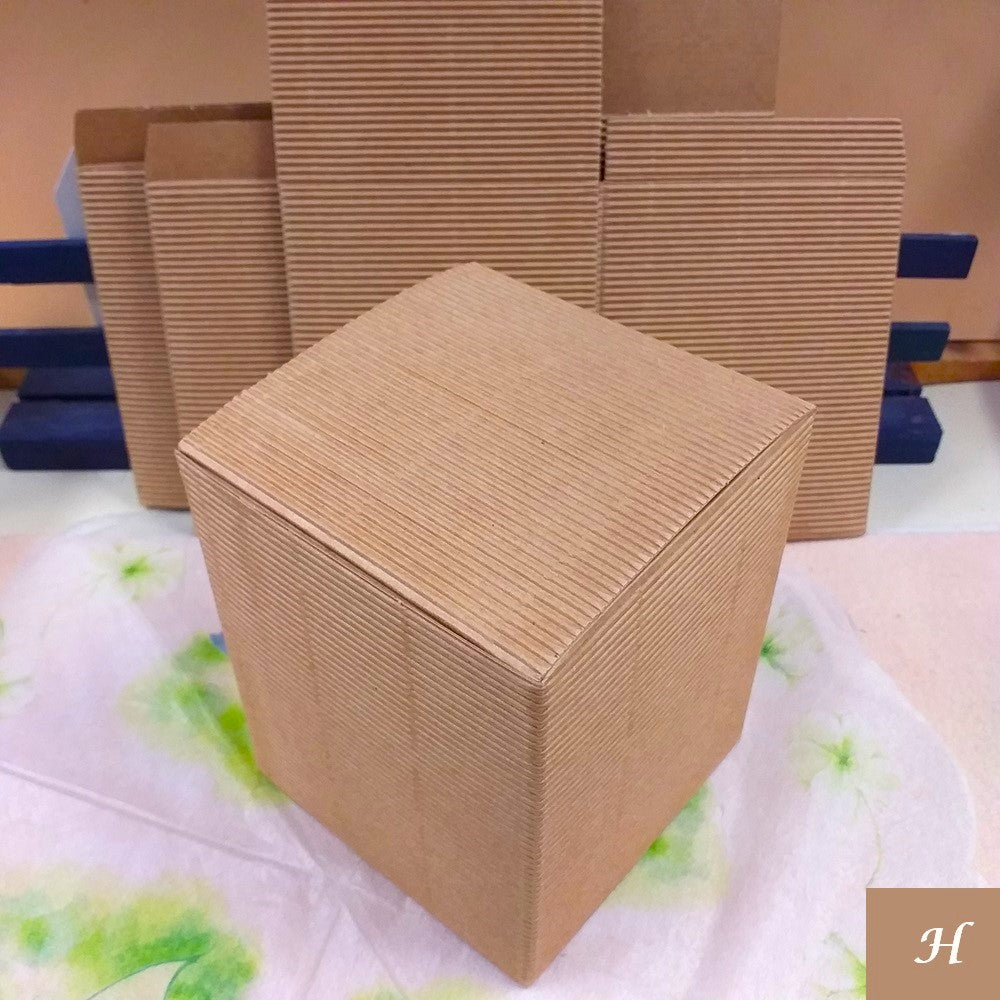 9 x 9 x 12 cm onda rettangolare shop negozio vendita offerte a stock lotto di scatole porta bomboniere e scatoline da regalo packaging e portaconfetti di cartoncino avana beige