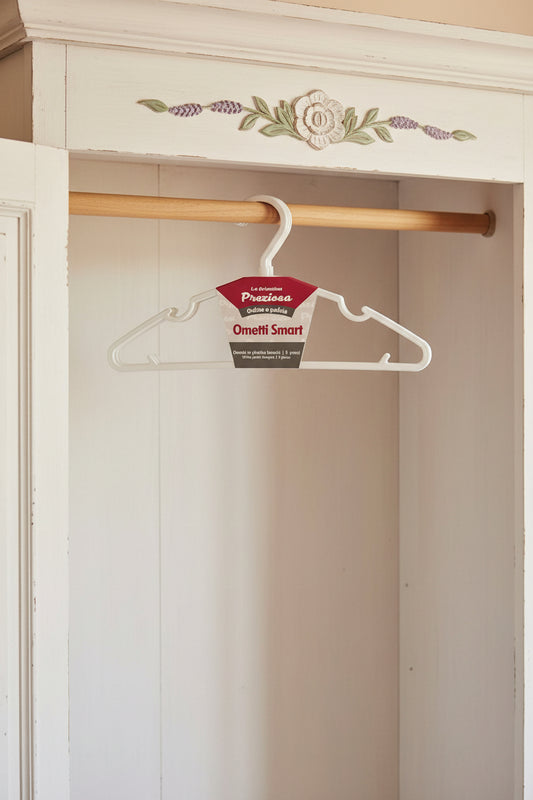 grucce appendiabiti ambientazione ometti smart stampelle plastica gancio girevole la briantina dentro armadio guardaroba vuoto