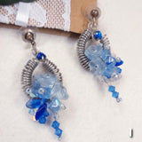 orecchini fatti a mano con pietre perline artigianali di pendenti particolari intreccio perle offerte con cristalli swarovski azzurro blu celeste chiusura perno su lobo