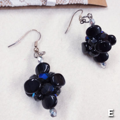 schema rosa dei venti colore nero orecchini fatti a mano particolari pendenti originali con pietre e perline sfaccettate