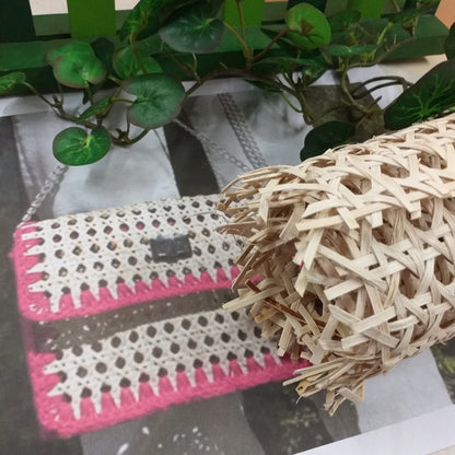 dettaglio rotolo rattan chiaro paglia di vienna per rivestire oggetti e borse uncinetto macramè