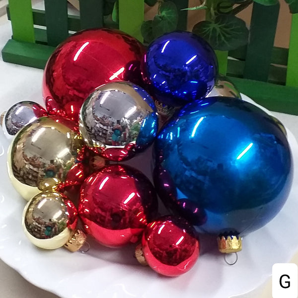 palline plastica assortite colori misti misure varie piccole grandi sfere da appendere all'albero di Natale per addobbi decorazioni natalizie vetrinistica fuoriporta ghirlande corone avvento