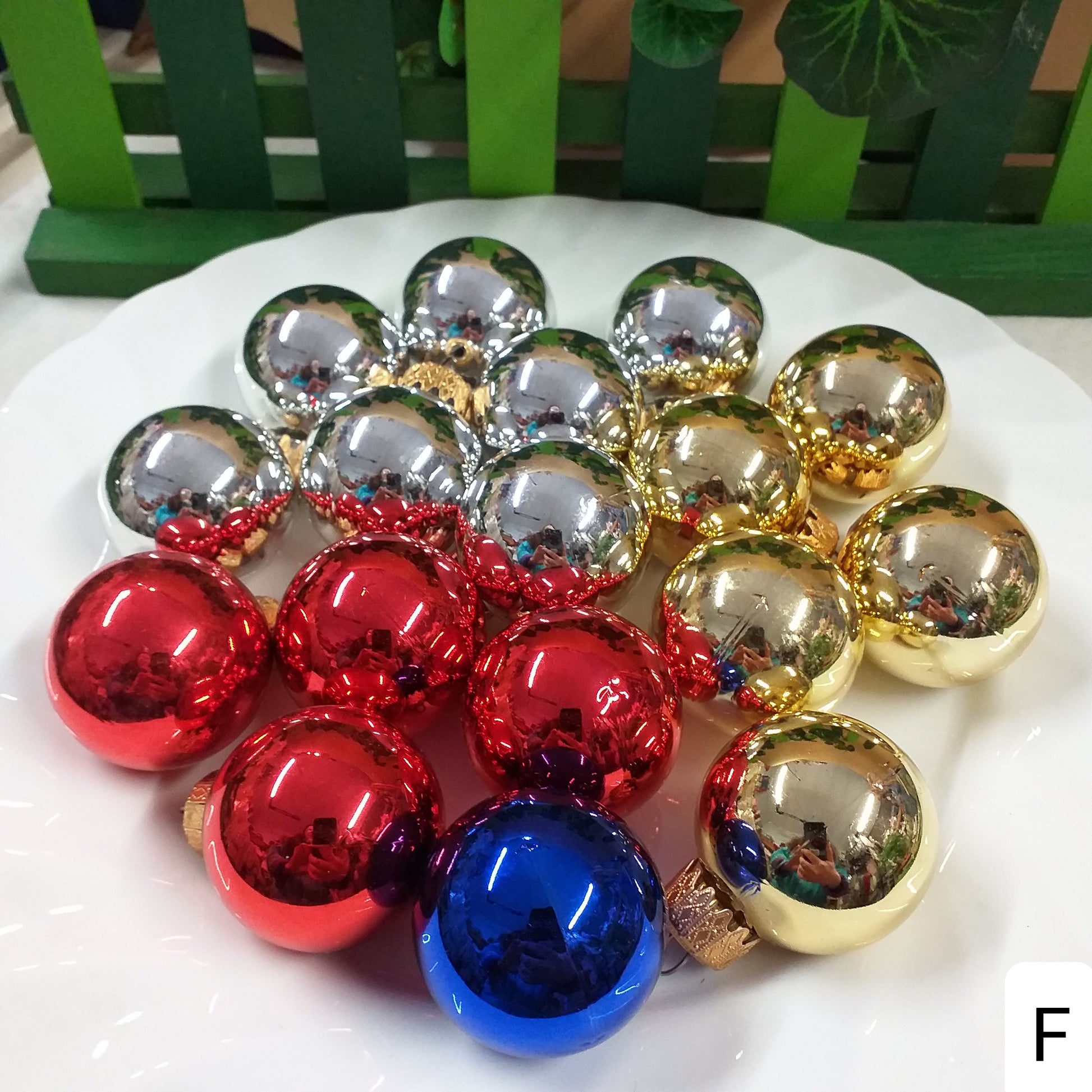 argento oro rosse blu piccole 4 cm stock palline plastica assortite sfere da appendere all'albero di Natale per addobbi decorazioni natalizie vetrinistica fuoriporta ghirlande corone avvento