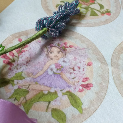 lavanda di perline per composizioni con elfi del bosco fatine dei fiori lilla rosa giallo medaglioni pannello pannolenci stampato per fioristi decorazioni addobbi albero di natale vetrinistica packaging