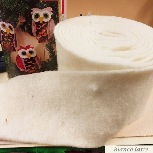bianco latte gufetti su pigna idee Natale Pasqua lavoretti feltro di pura lana cotta modellabile uso creare bambola gnomi elfi bosco addobbi decorazioni natalizie