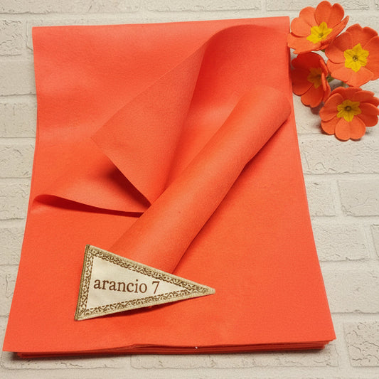 fogli di tessuto pannolenci morbido colore arancione halloween uso confezionamento packaging fiori primule zucche autunno vetrinistica cucito hobbistica lavoretti creativi bambini