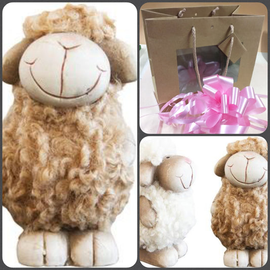 agnello di Pasqua pecora terracotta idea regalo decorazioni pasquali addobbi fai da te per vetrina allestimento packaging con borsa regalo per uova cioccolato colomba