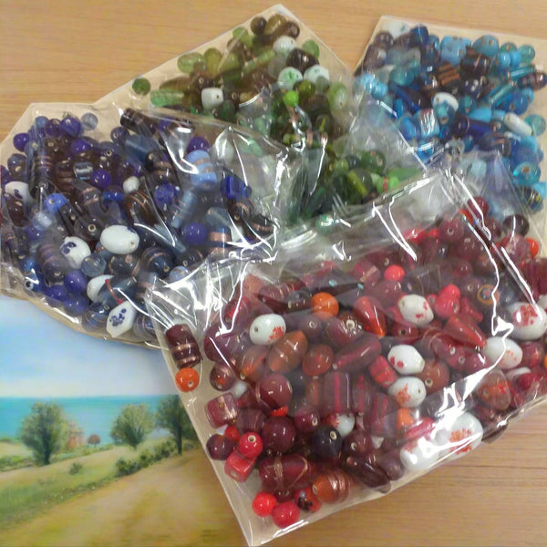 celeste turchese verde blu rosso rubino  beads colori perle miste colorate bigiotteria collane bijoux creazioni crafts materiali vetro vendita sfuse a chilo assortite veneziane murano decorate