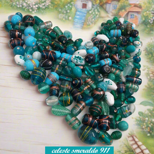 perle verdi smeraldo celeste chiaro bianco vendita sfuse a mezzo chilogrammo miste colorate assortite uso creare bijoux collane bigiotteria materiali artigianato lavoretti creazioni manici borse