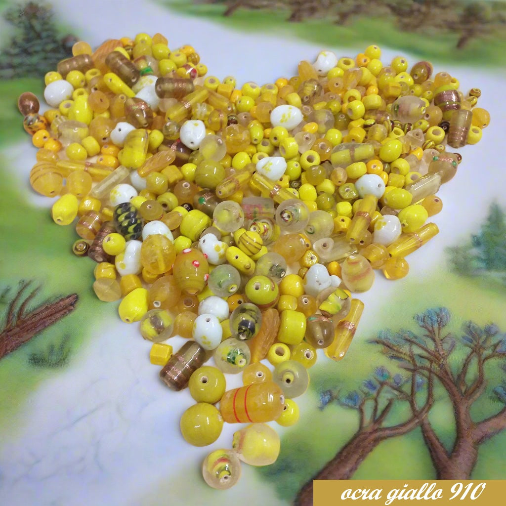 bianco giallo ocra vendita sfuse mezzo chilo a peso perle miste colorate bigiotteria collane bijoux bracciali tipo veneziano murano decorate avventurina fiorellini particolari originali in vetro