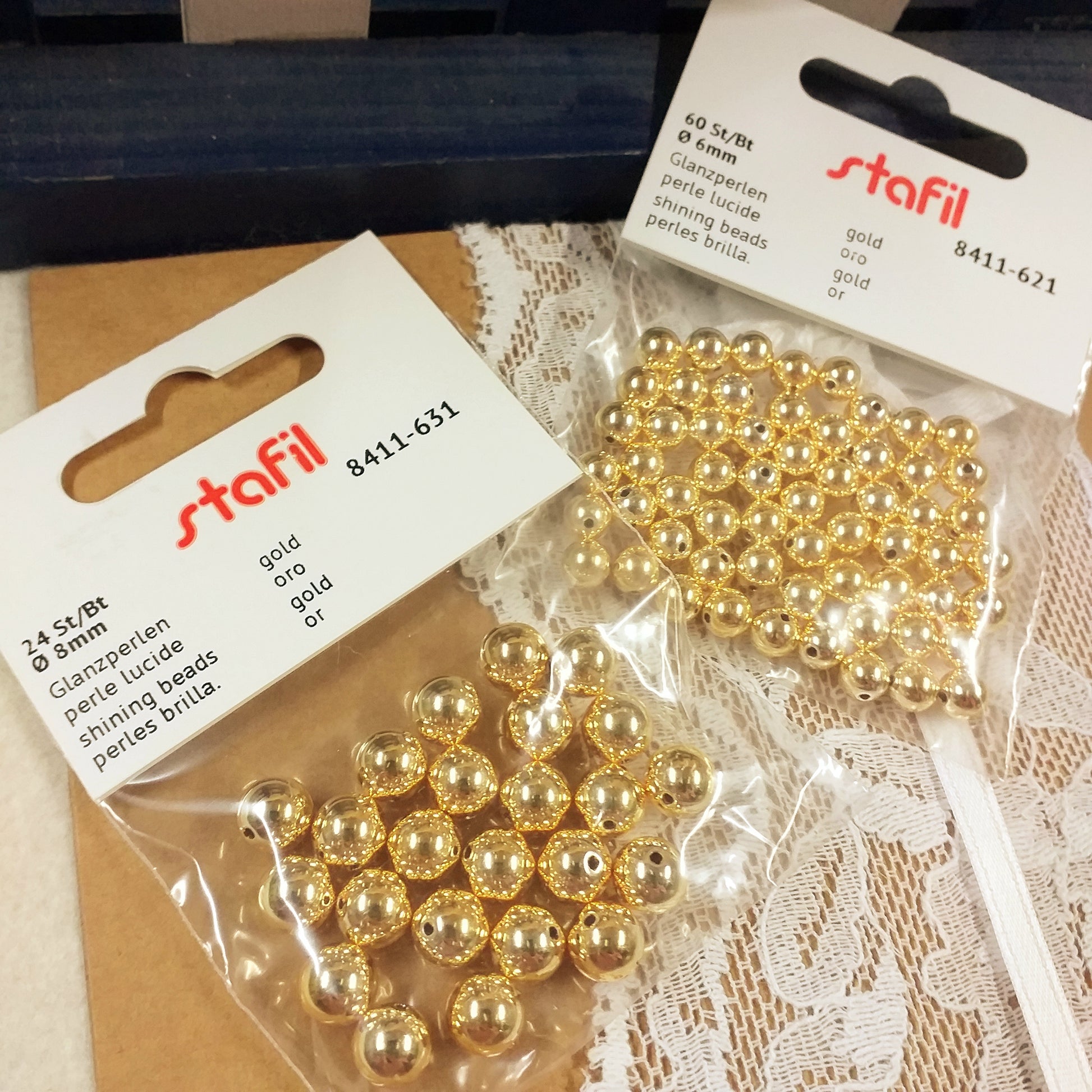 forma sferette palline 6 e 8 mm glanzperlen perle lucide shining beads perles brillant stafil 8411-631 e 8411-621 colore oro gold perle metallizzate con foro perline per ricamo gioielli bijoux di bigiotteria fai da te