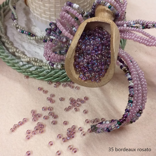 35 bordeaux rosato misto per fiocco portacandela colori cangianti iridati iridescenti arcobaleno perline conteria veneziana vetro rocailles lavori creazioni fiori animaletti tessitura tissage danese bamboline di perle