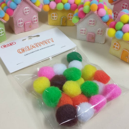 pompon colorati palline miste colorate grandi per lavoretti natalizi bambini creativi hobby bricolage decorazioni idea rivestire casette feltro villaggio Natale