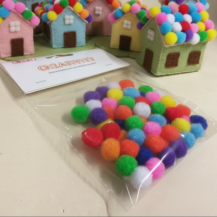 pompon colorati palline miste colorate piccole per lavoretti natalizi bambini creativi hobby bricolage decorazioni idea rivestire casette feltro villaggio Natale