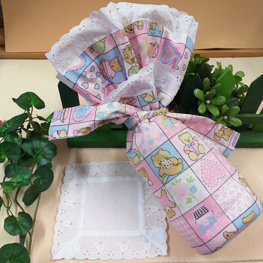 bimba femminuccia porta biberon neonato trapuntato stoffa fantasia orsetti giocattoli applicazione tela aida da ricamo punto croce pizzo sangallo