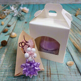 gift box idea fai da te confezionare regalo bomboniera ricordino packaging candela scatola porta vasetti barattoli miele marmellata con bustina fommy fiorellino segnaposto fiocco coccarda lilla lavanda