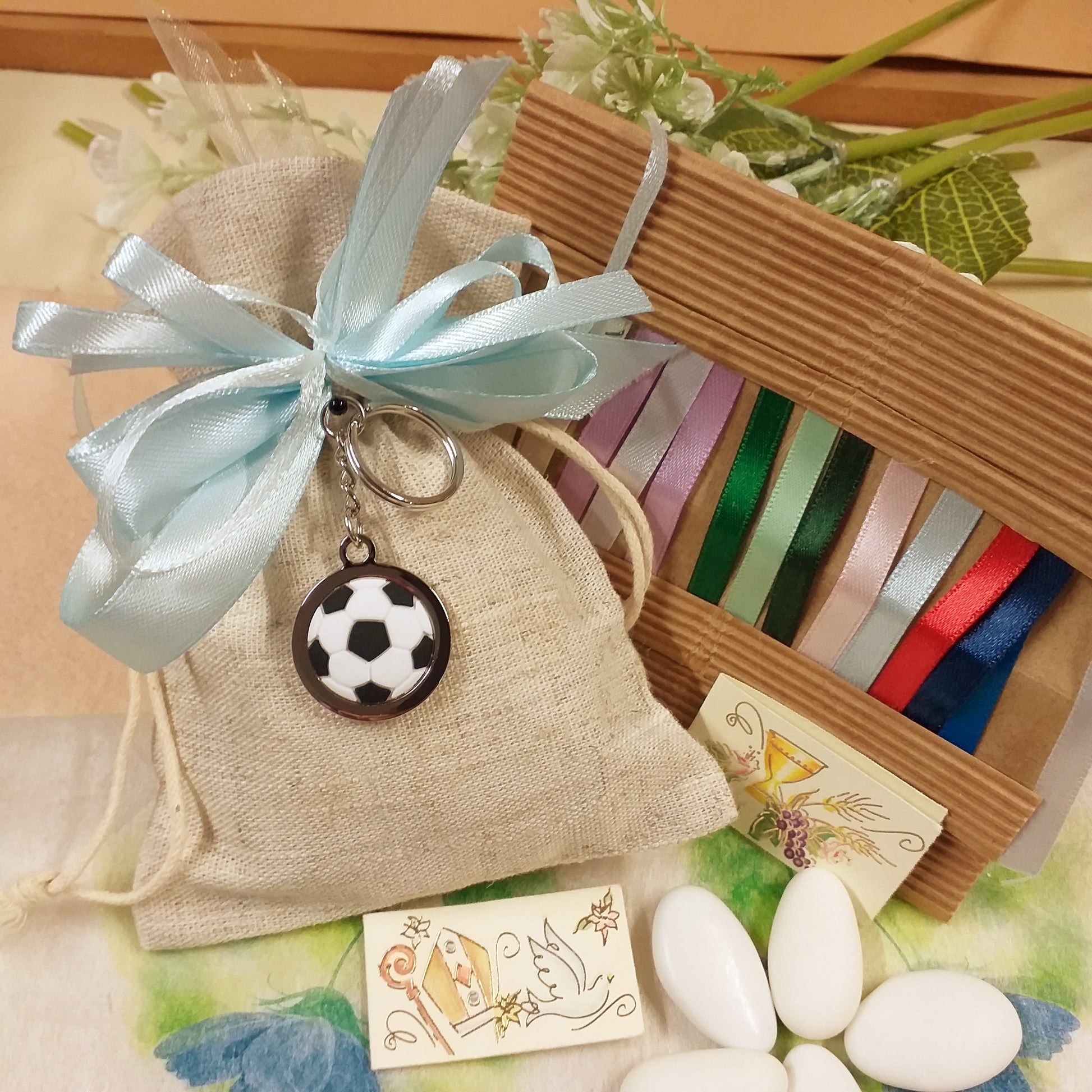 coccarda celeste souvenir ciondolo portachiavi pallone di calcio anello catenella ricordino gadget confezionato sacchetto confetti rustico bomboniera bigliettini Comunione Cresima bambino ragazzo