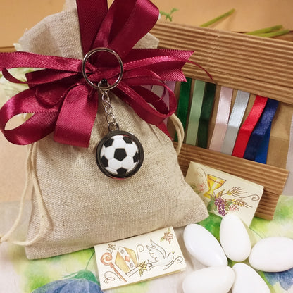 coccarda bordeaux souvenir ciondolo portachiavi pallone di calcio anello catenella ricordino gadget confezionato sacchetto confetti rustico bomboniera bigliettini Comunione Cresima