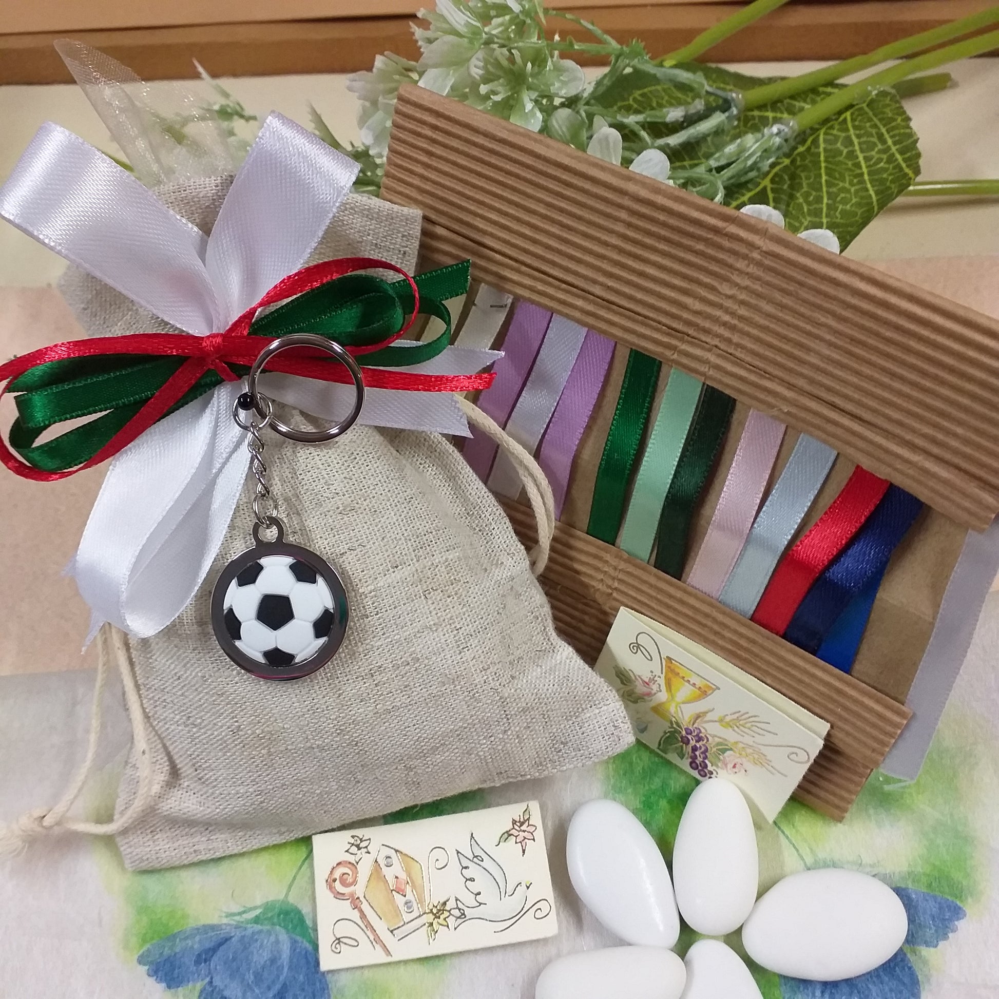 coccarda bianco rosso verde italiana souvenir ciondolo portachiavi pallone di calcio anello catenella ricordino gadget confezionato sacchetto confetti rustico bomboniera bigliettini Comunione Cresima
