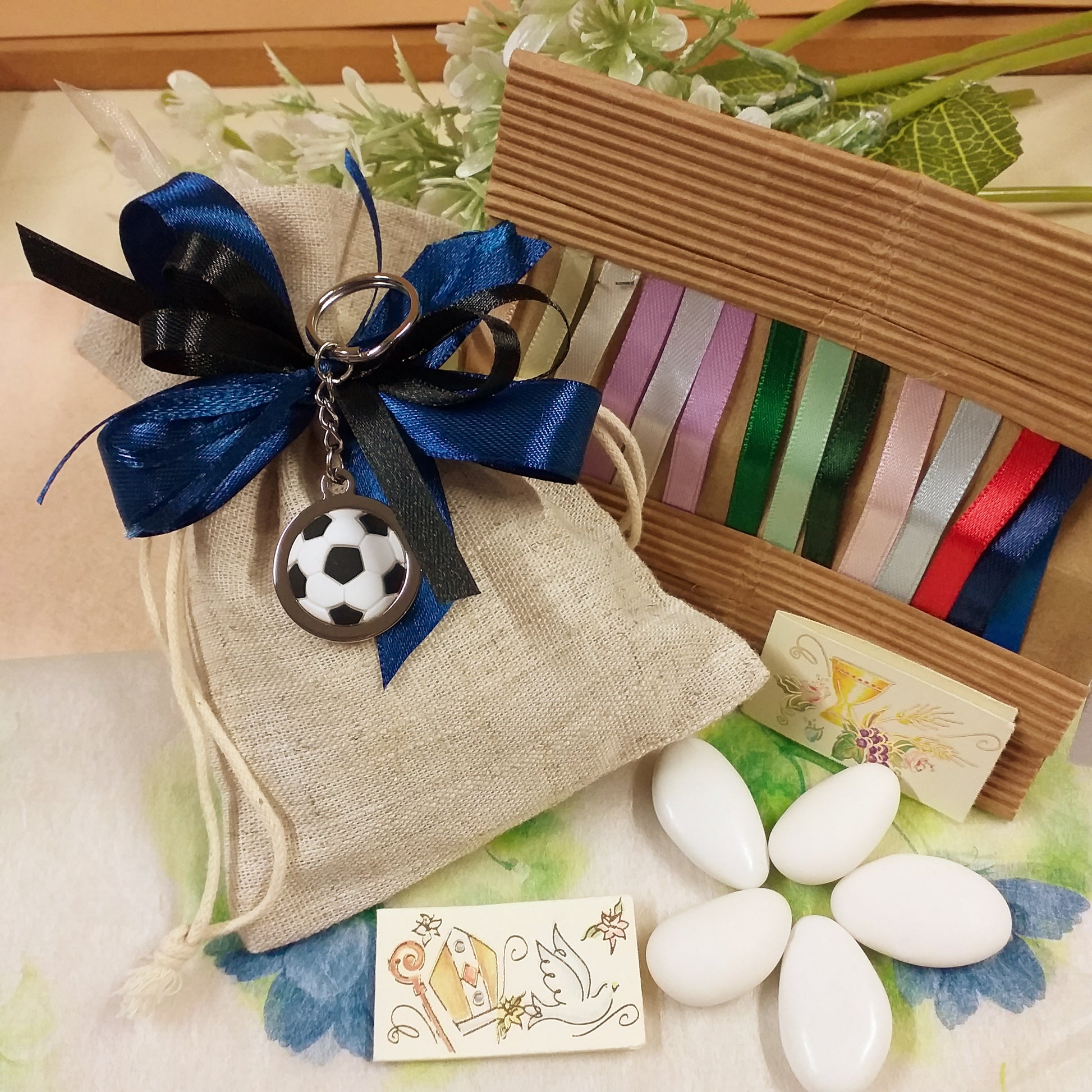 coccarda nero-blu souvenir ciondolo portachiavi pallone di calcio anello catenella ricordino gadget confezionato sacchetto confetti rustico bomboniera bigliettini Comunione Cresima