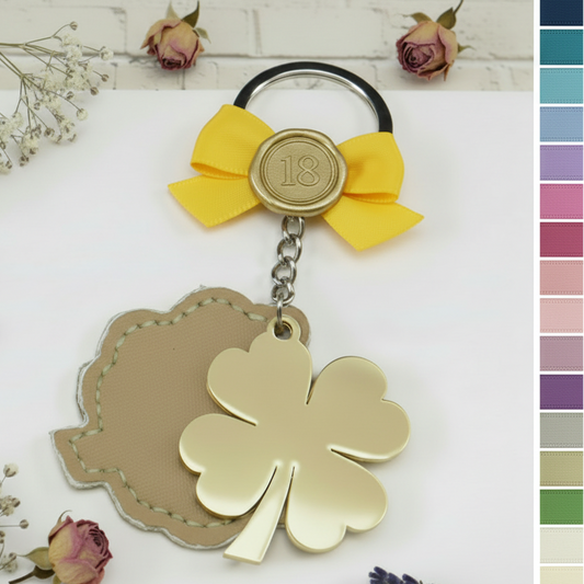 packaging giallo e portachiavi resina simil-plex similpelle quadrifoglio con simbolo applicazione simil ceralacca numero 18 per bomboniera originale particolare segnaposto diciottesimo compleanno