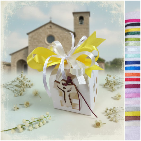 bianco giallo o altri colori bomboniera artigianale religiosa sacra Comunione Cresima portachiavi Croce legno Tau francescana cordino perline confezionata confetti lanterna cartoncino scatolina bigliettino personalizzato Santo Giorno con simboli