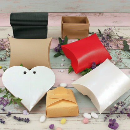 bustine cuore cofanetto piccole scatoline portaconfetti fai da te bomboniere cartone ondulato cannetè beige avana colorato cartoncino bianco uso packaging regali confezionamento confetti regalini souvenir
