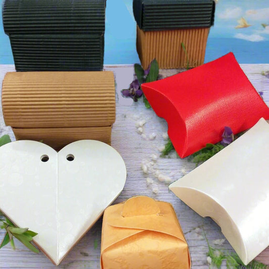 bustine cuore cofanetto piccole scatoline portaconfetti fai da te bomboniere cartone ondulato cannetè beige avana colorato cartoncino bianco uso packaging regali confezionamento confetti regalini souvenir