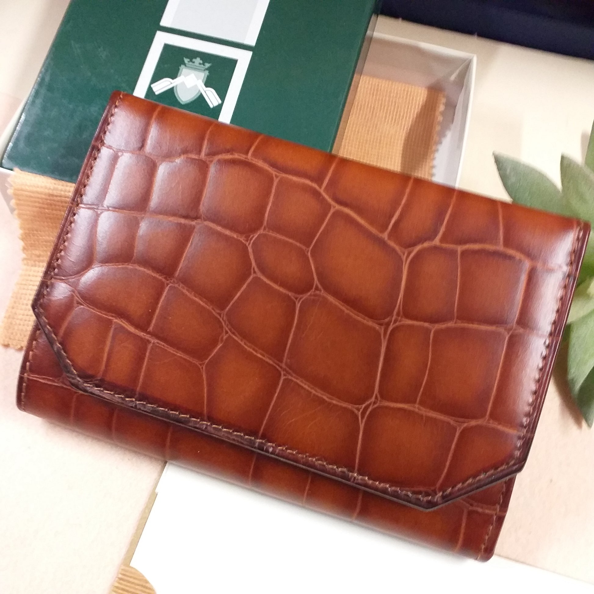 ecopelle stampata colore marrone portafoglio bottoncino idea regalo accessori moda donna sportivo artigianale made in italy