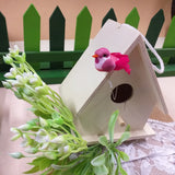 casetta legno uccellino fucsia e daisy bianco verdi finti artificiali botanica renkalik per composizioni fiori pasquali allestimenti fioristi vetrine