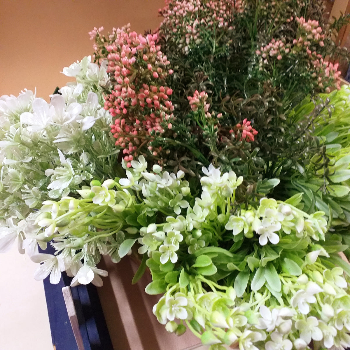 Botanica Renkalik e rami verdi finti artificiali pasquali composizioni ...