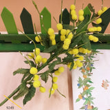 ramo 47 cm palline gialle fiori foglie su stelo per 8 marzo auguri mimosa artificiale finta fai da te festa della donna decorazioni casa vetrina negozio idee regalo packaging vetrinistica confezionamento