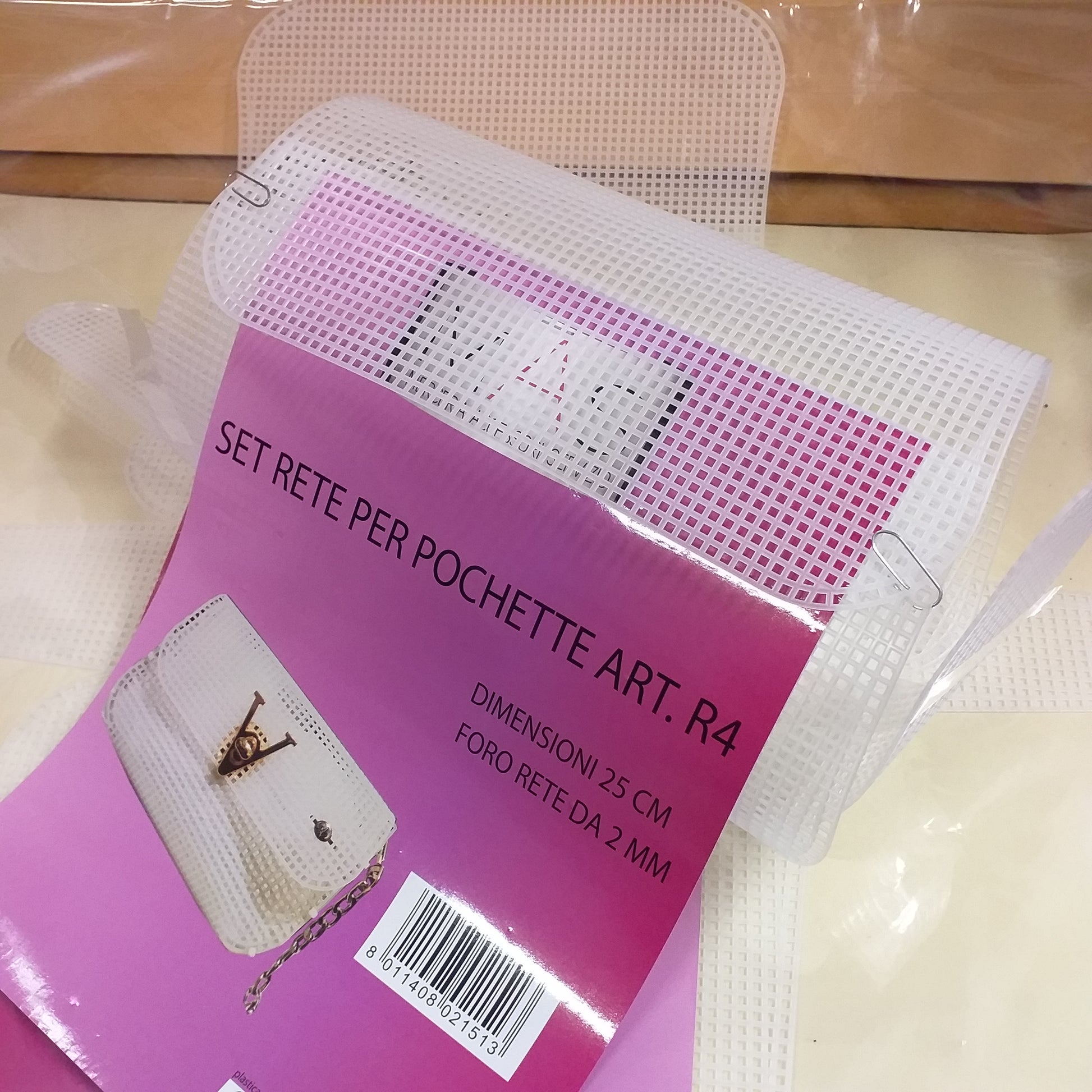 forma pochette canovaccio sagomato foglio 25 cm rete 2 mm plastica canvas bianca indurente per borse uncinetto o mezzo punto croce come pouch borsellini shopper telaio per lavori di tessitura