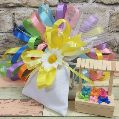scelta colori per il sacchetto bianco bomboniere margherita fiori decorazioni per fai da te portaconfetti con confetti matrimonio Battesimo Prima Comunione Santa Cresima