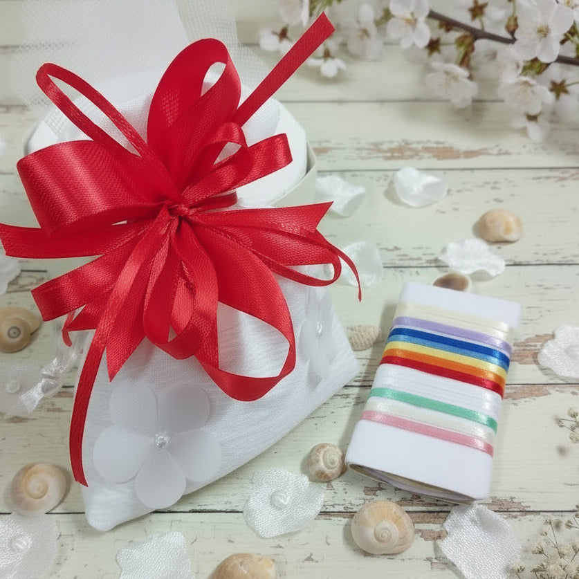 bottoniera rossa e sacchetto bianco organza imbottito portaconfetti matrimonio comunione cresima coccarda fiocco nastro confezionato confetti o vendita in kit confezionamento fai da te uso portariso portalavanda bomboniere