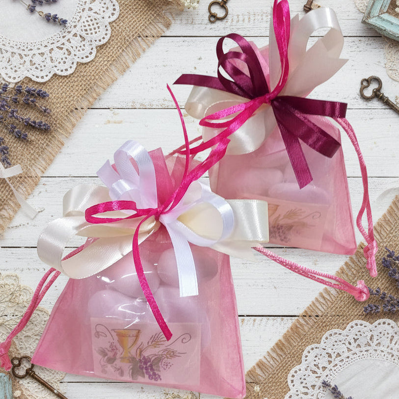 bianco rosa e fucsia bomboniere assortite colori bustine organza sacchetti portaconfetti colorati confezionati 5 confetti italiani bigliettino matrimonio anniversario nozze compleanno cresima comunione battesimo