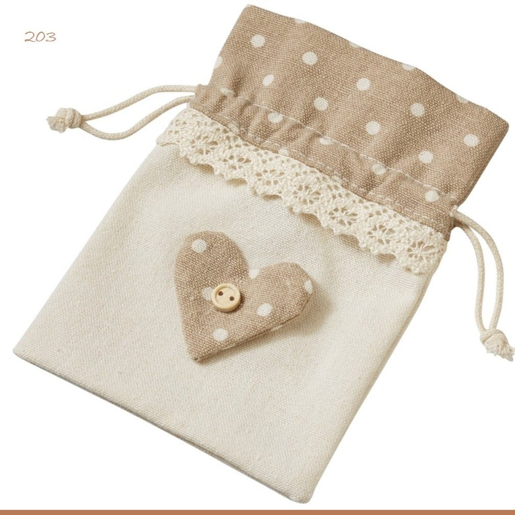 sacchetti tessuto per bomboniere juta fantasia cuoricini pois pizzo colore tortora uso confezionamento packaging enogastronomia portapourri lavanda portaconfetti prima comunione cresima battesimo matrimonio
