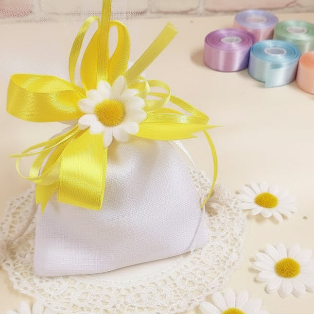 sacchetto bianco bomboniere margherita fiori decorazioni per fai da te e confettata matrimonio Battesimo Prima Comunione Santa Cresima