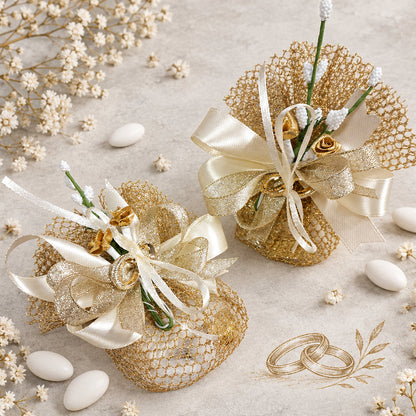 sacchettino dorato confezionato confetti bomboniera nozze d'oro o matrimonio anniversario con fedi fiori coccarda