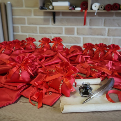 come confezionare sacchetto bomboniere laurea rosso coccinella nappina con confetti 