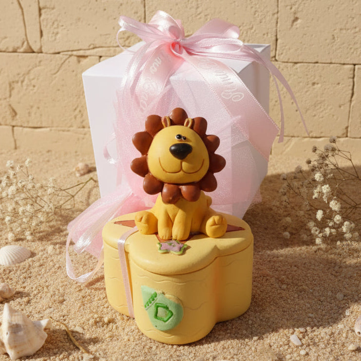 allestimento con portaconfetti leoncino scatolina da confezionare con sacchetto tulle confetti scatola nastro coccarda rosa bimba femminuccia bomboniera nascita battesimo baby bebè babyshower