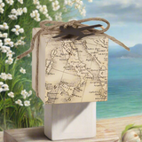 portaconfetti quadrata tema viaggi travel carta geografica del mappamondo italiano aeroplano cartoncino scatolina con corda juta bomboniera fai da te confezionare confetti dolcetti packaging enogastronomia pasticceria