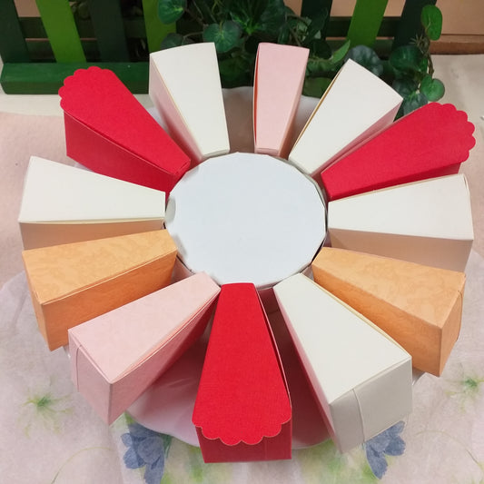 rosso bianco rosa pesca colori di scatoline forma fetta di torta scenografica decoupage bomboniere da decorare portaconfetti e regalo confezionamento caramelle cioccolatini confetti fai da te