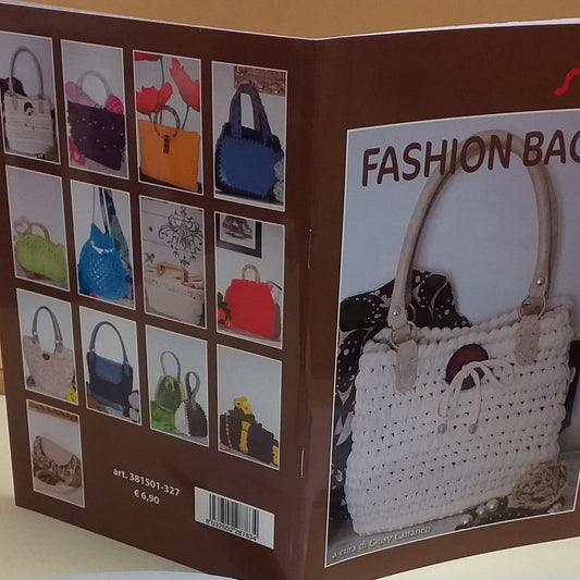 copertina e retro manuale libretto fashion bag come creare borse fettuccia uncinetto 13 modelli pochette shopper sporte mare estive abbigliamento accessori