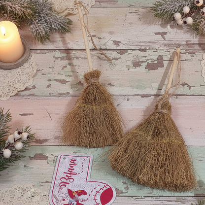 epiphany addobbi decorazioni festività epifania scopetta ramazza per bambole e pupazzi di pezza stoffa e mini scopa di saggina da decorare per la befana di tessuto idea regalo souvenir natale portafortuna