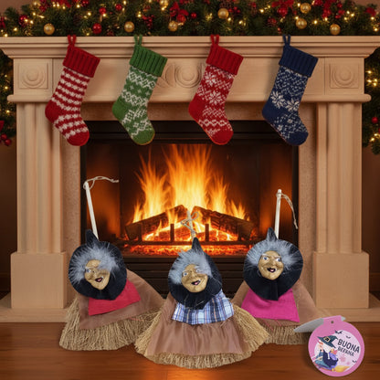 epifania 2026 ambientazione camino con calze e scopetta portafortuna scacciaguai viso di befana con ramazza di saggina